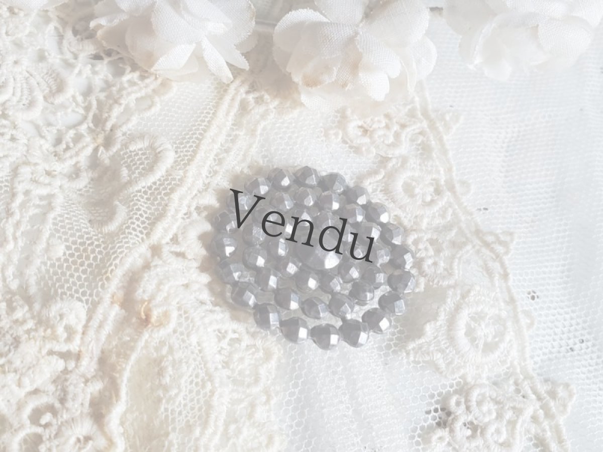 画像2: フランス 19世紀末 メタルボタン 鋲打ち  32mm (2)