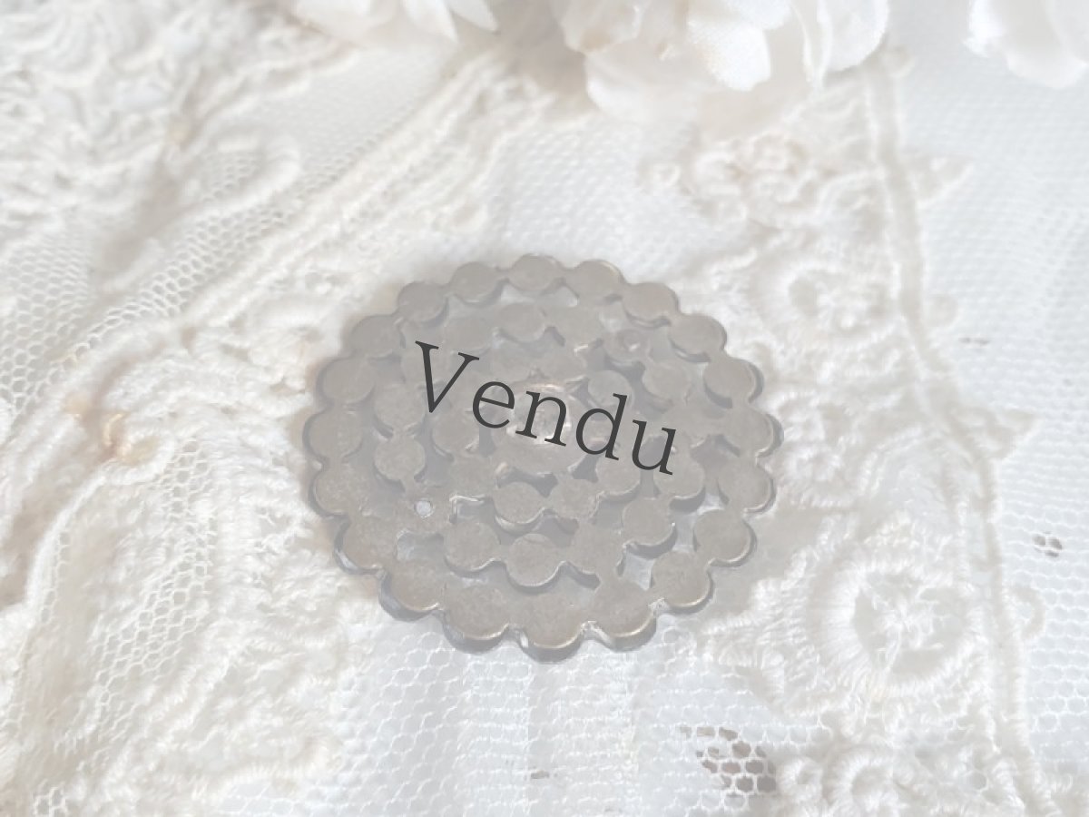 画像4: フランス 19世紀末 メタルボタン 鋲打ち  32mm (4)