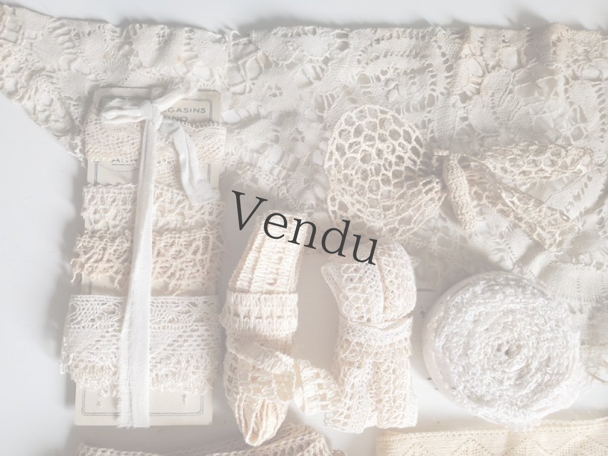 画像4: フランスアンティーク　箱入りレースセット 13種類＋貝ボタンシート＋ホーリーカードつき (4)