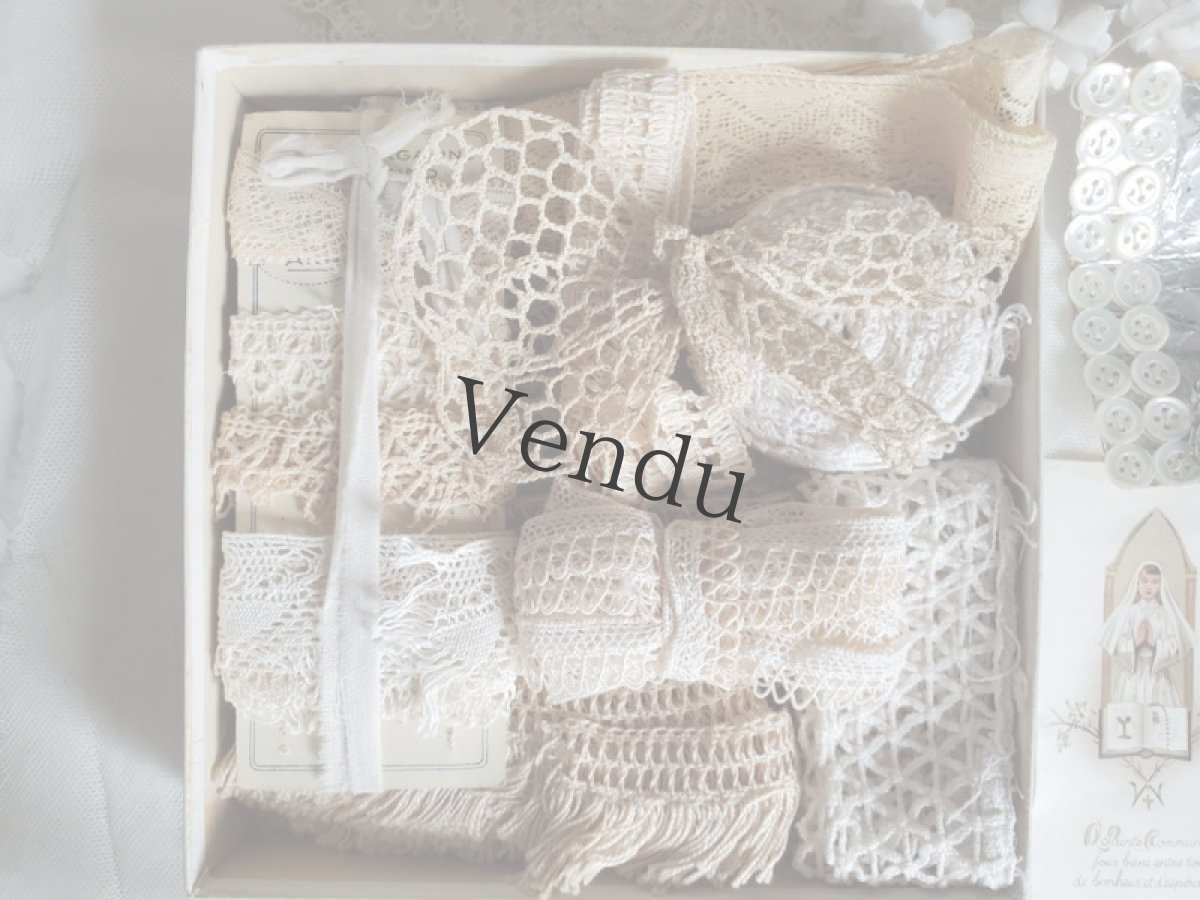 画像2: フランスアンティーク　箱入りレースセット 13種類＋貝ボタンシート＋ホーリーカードつき (2)
