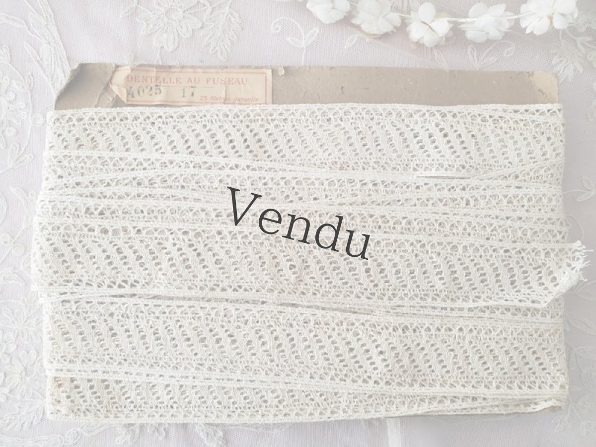画像2: フランスアンティーク　ラベル付き台紙巻きボビンレース 10ｍ〜 (2)