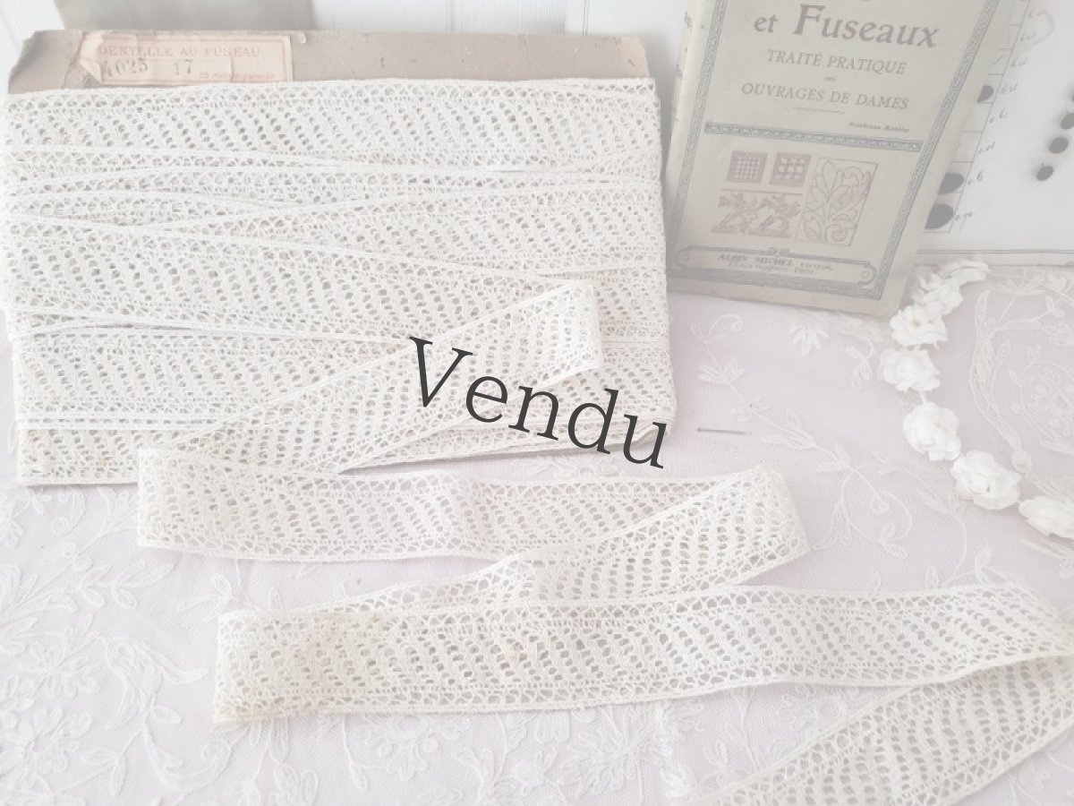 画像3: フランスアンティーク　ラベル付き台紙巻きボビンレース 10ｍ〜 (3)