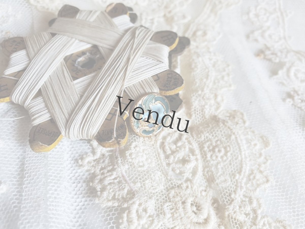 画像4: フランス 19世紀末 ペイントと貝によるロカイユ装飾ボタン 14mm (4)