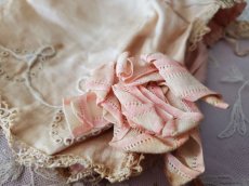 画像4: フランスアンティーク　刺繍とリボンの小さなボネ  ピンク (4)