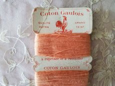 画像2: フランスアンティーク 紙製コットン糸巻き Coton Gaulois ペッシュピンク (2)