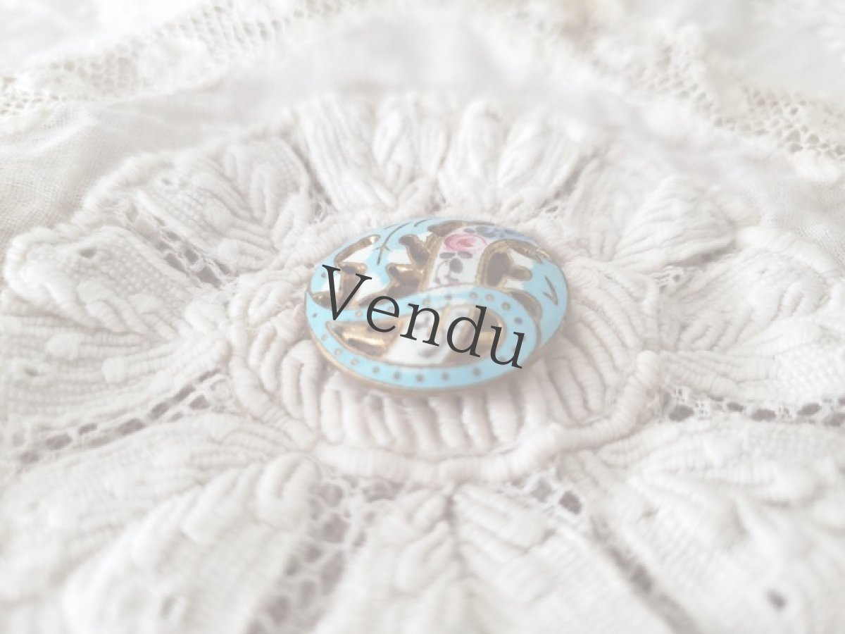 画像2: フランス 20世紀初頭　エマイユボタン 水色ローズ 22mm (2)