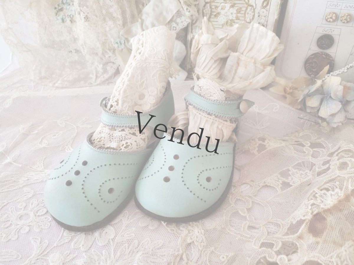 画像2: フランスヴィンテージ　水色のストラップベビーシューズ (2)