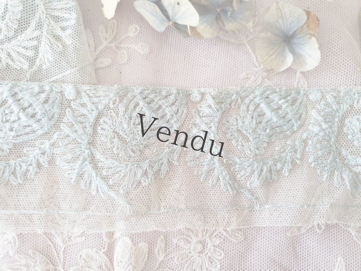 画像2: フランスアンティーク　アプリカシオンレース　水色 126cm (2)