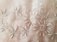 画像3: フランスアンティーク　白糸刺繍パーツ (3)