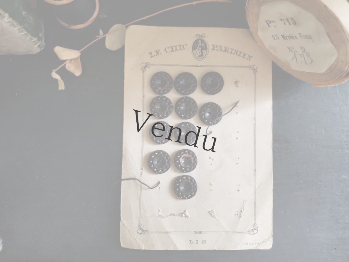 画像2: フランスアンティーク　木製ボタンシート 18mm (2)