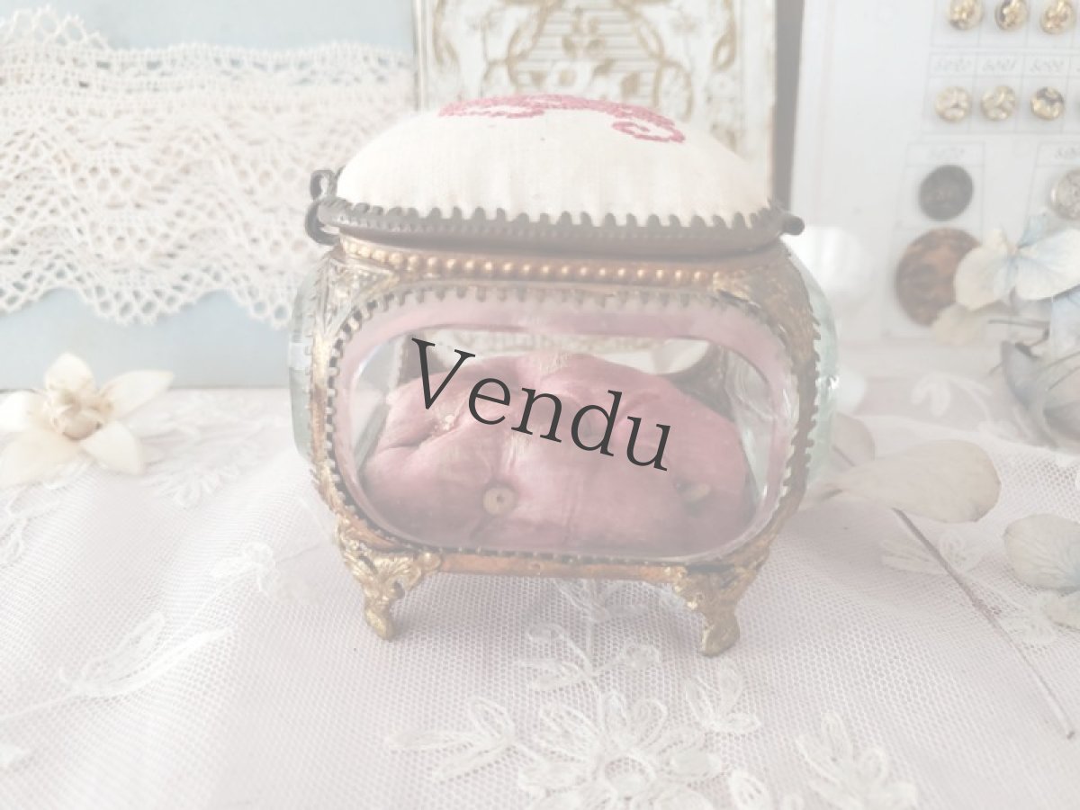 画像6: フランス 1900年前後　イニシャル刺繍入りガラスのジュエリーボックス　 (6)