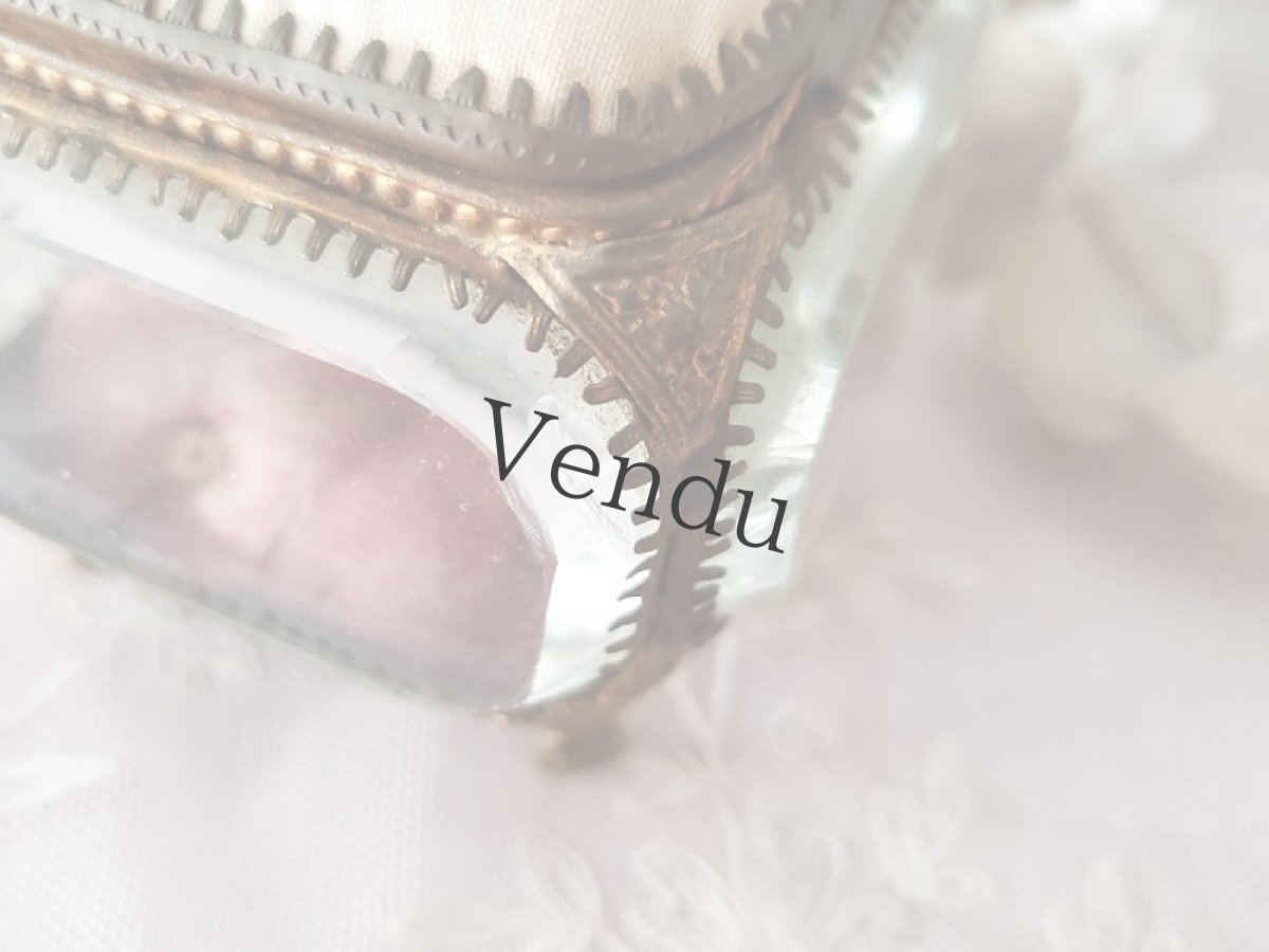 画像13: フランス 1900年前後　イニシャル刺繍入りガラスのジュエリーボックス　 (13)