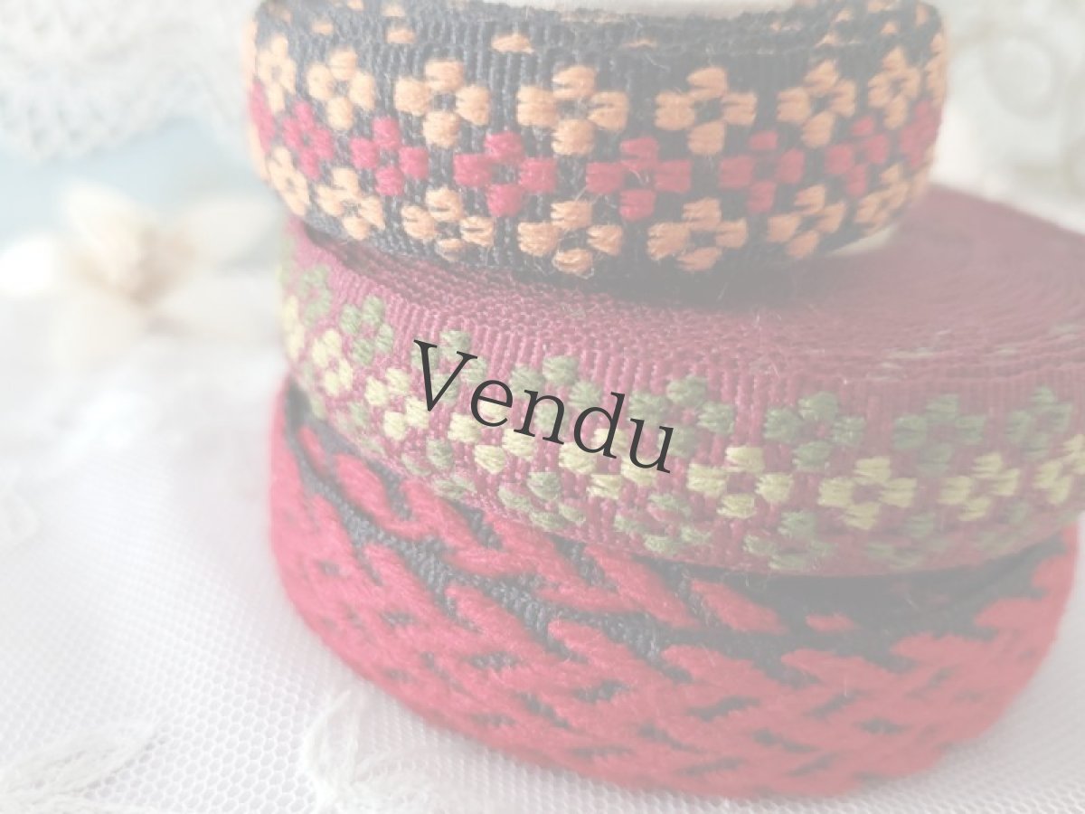 画像2: フランスヴィンテージ　刺繍テープ ３巻きセット (2)