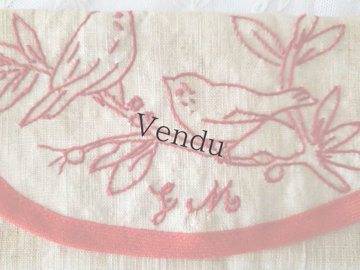 画像2: フランスヴィンテージ　赤糸刺繍のお裁縫ポーチ (2)