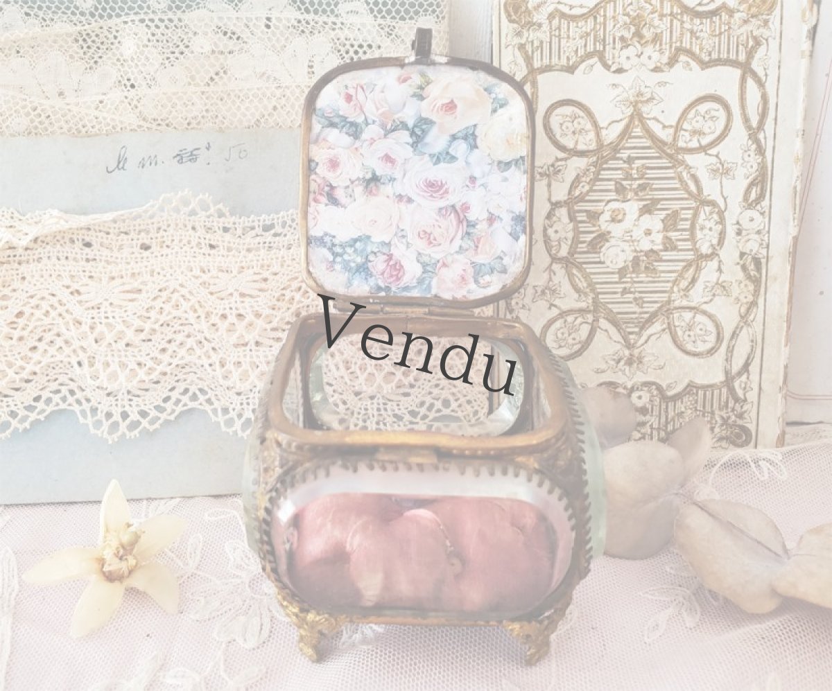 画像9: フランス 1900年前後　イニシャル刺繍入りガラスのジュエリーボックス　 (9)