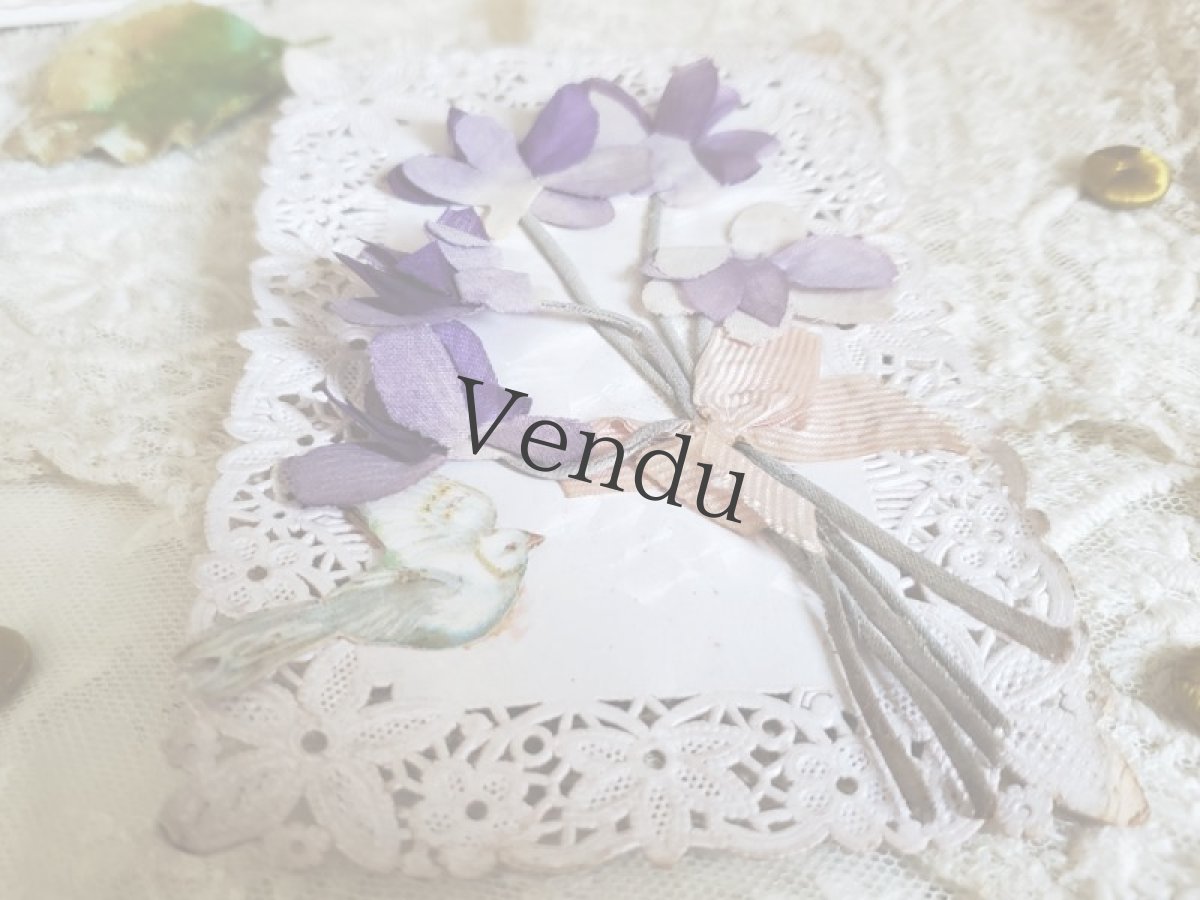 画像2: フランスアンティーク スミレの布花があしらわれたカニヴェ仕様ポストカード (2)