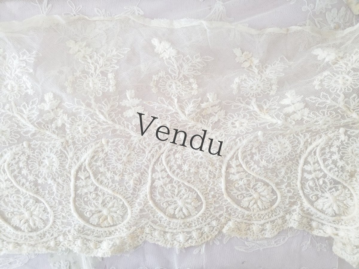画像1: フランスアンティーク　幅広チュール刺繍スカラップレース 158cm／170cm (1)