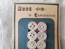 画像3: フランスアンティーク　貝ボタンシート 四つ穴 MODE Parisienne 10mm (3)