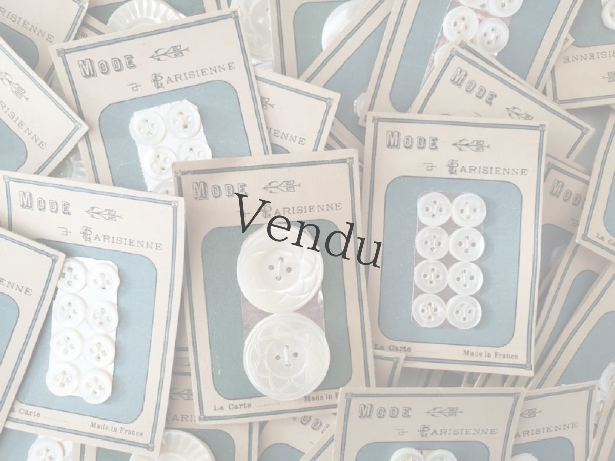 画像5: フランスアンティーク　貝ボタンシート 飾り四つ穴 MODE Parisienne 26mm (5)