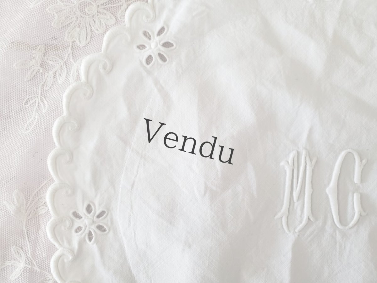 画像3: フランスアンティーク　イニシャル刺繍入りドイリー (3)
