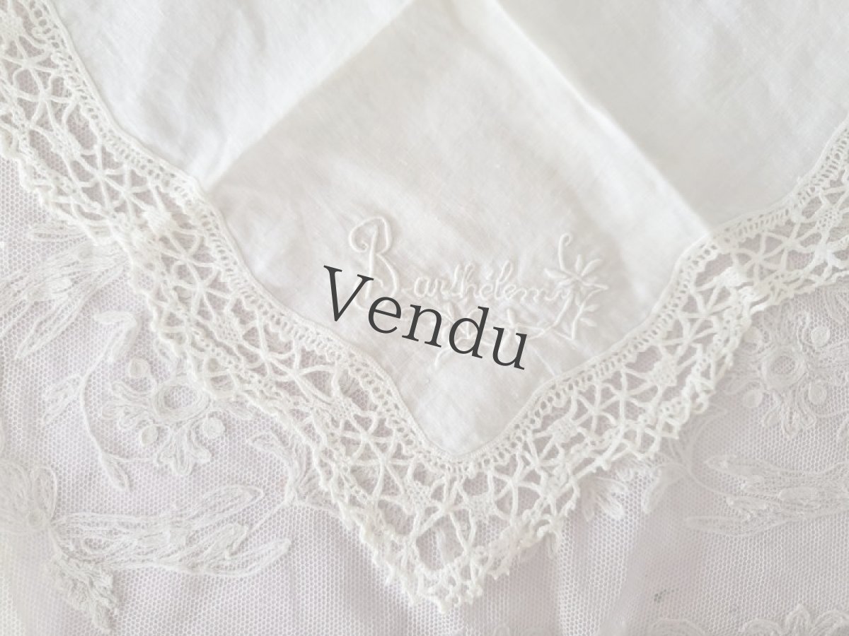 画像2: フランスヴィンテージ　ボビンレースハンカチ　名前手刺繍入り (2)