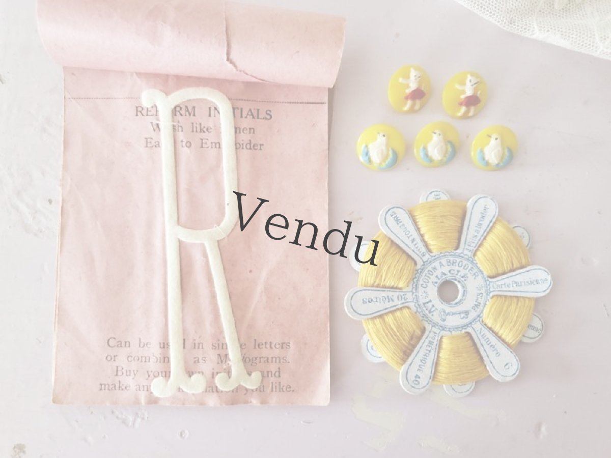画像4: フランスアンティーク 刺繍糸巻き L.V. A LA CLÉ サフラン (4)