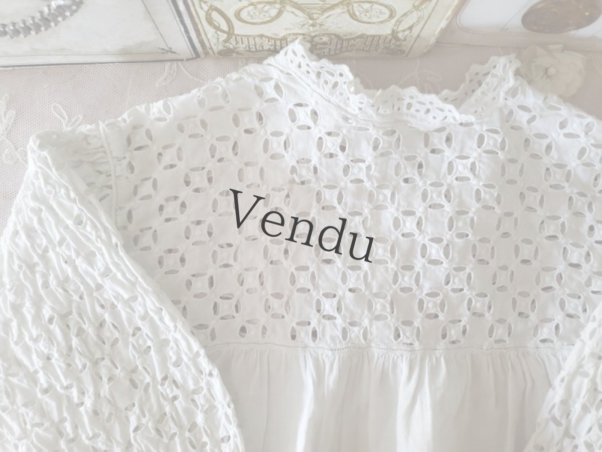 画像2: フランスヴィンテージ　べべのアイレット刺繍ブラウス (2)