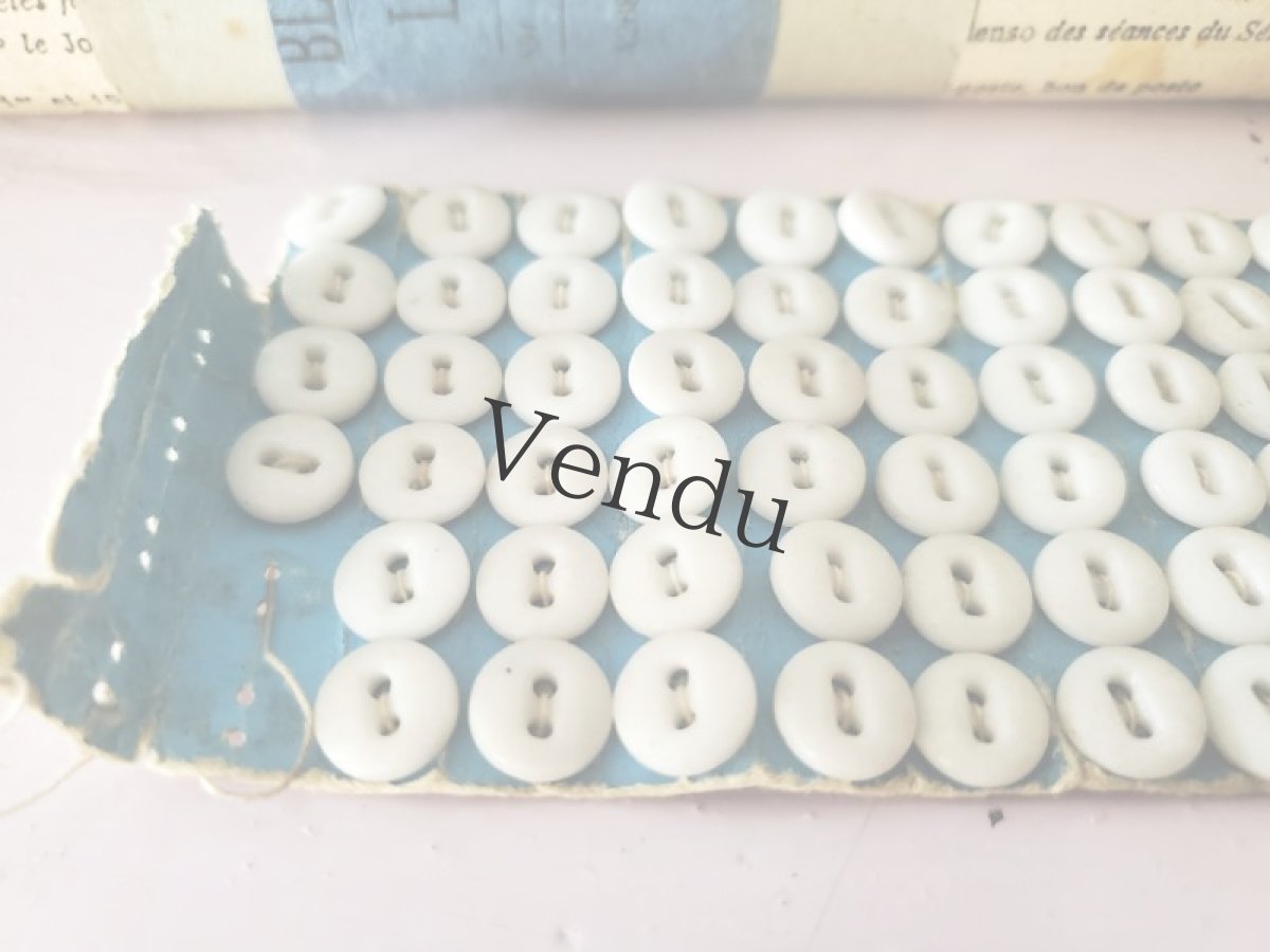 画像3: フランスアンティーク　白ガラスボタンシートセット (3)