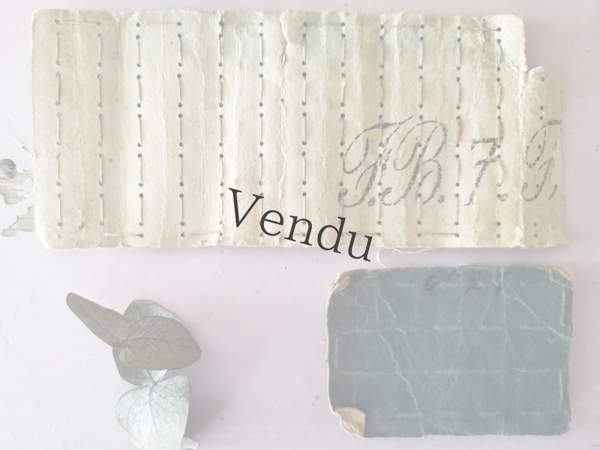 画像5: フランスアンティーク　白ガラスボタンシートセット (5)