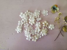画像1: フランスヴィンテージ　白い布花パーツA 1.8cm 3g (1)