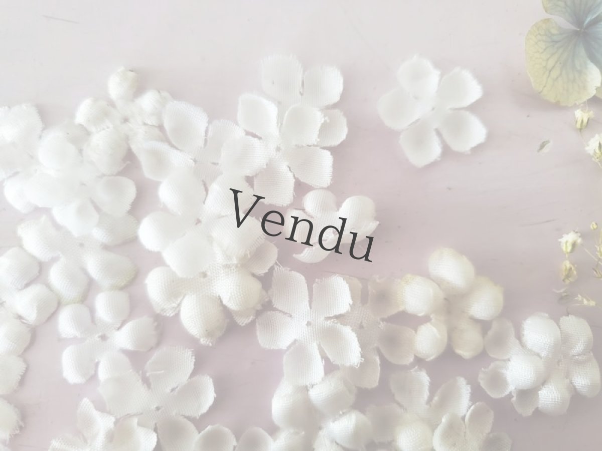 画像3: フランスヴィンテージ　白い布花パーツA 1.8cm 3g (3)