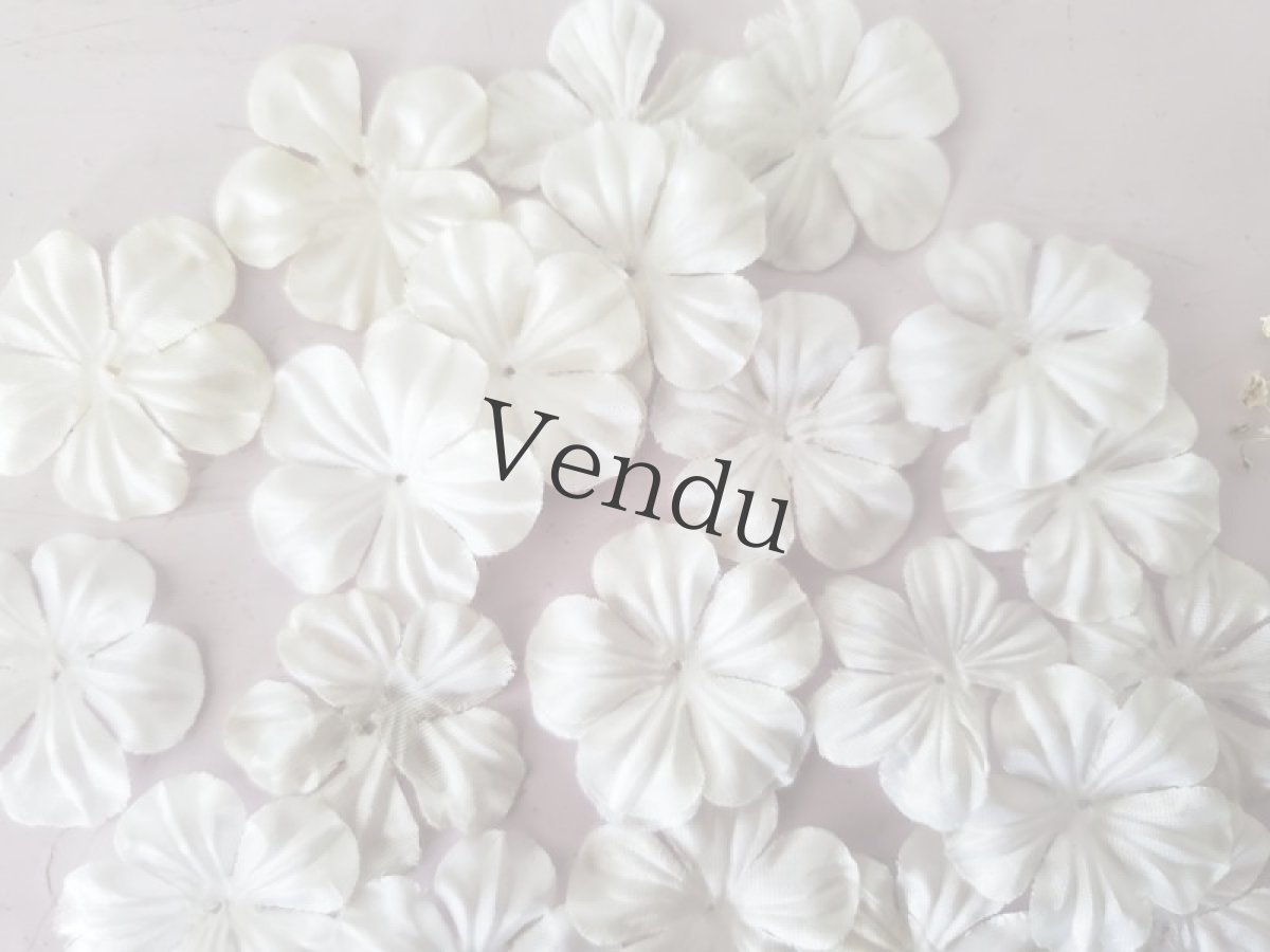 画像2: フランスヴィンテージ　白い布花パーツE 3.4cm 2g (2)