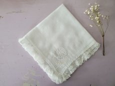 画像2: フランスアンティーク　レースハンカチ　イニシャル刺繍 (2)