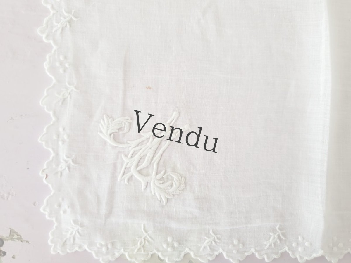 画像4: フランスアンティーク　白糸刺繍ハンカチ　イニシャル刺繍 (4)