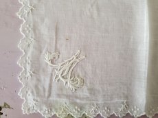 画像4: フランスアンティーク　白糸刺繍ハンカチ　イニシャル刺繍 (4)
