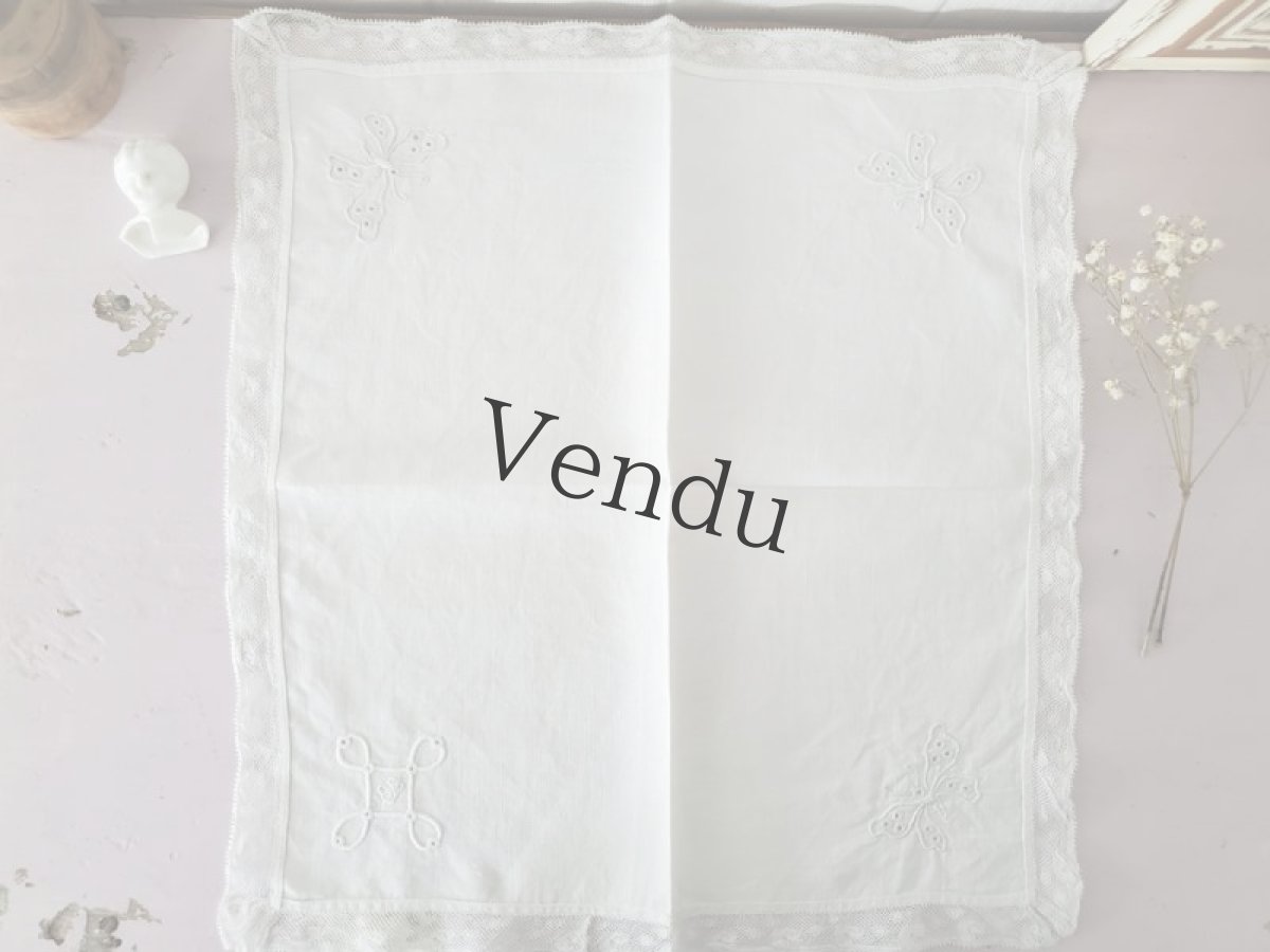 画像3: フランスアンティーク　レースハンカチ　蝶とイニシャル刺繍 (3)