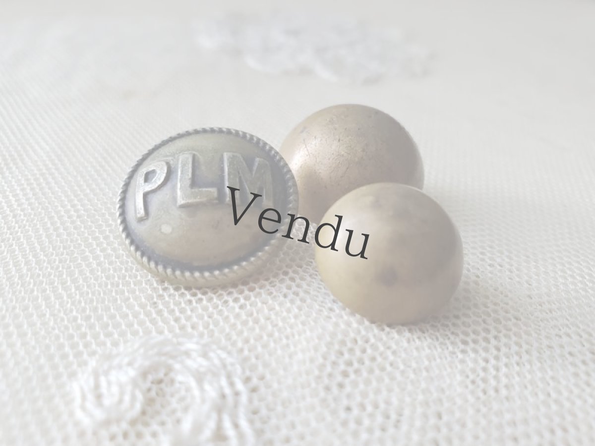 画像2: フランスアンティーク 鉛ボタン 3個セット (2)