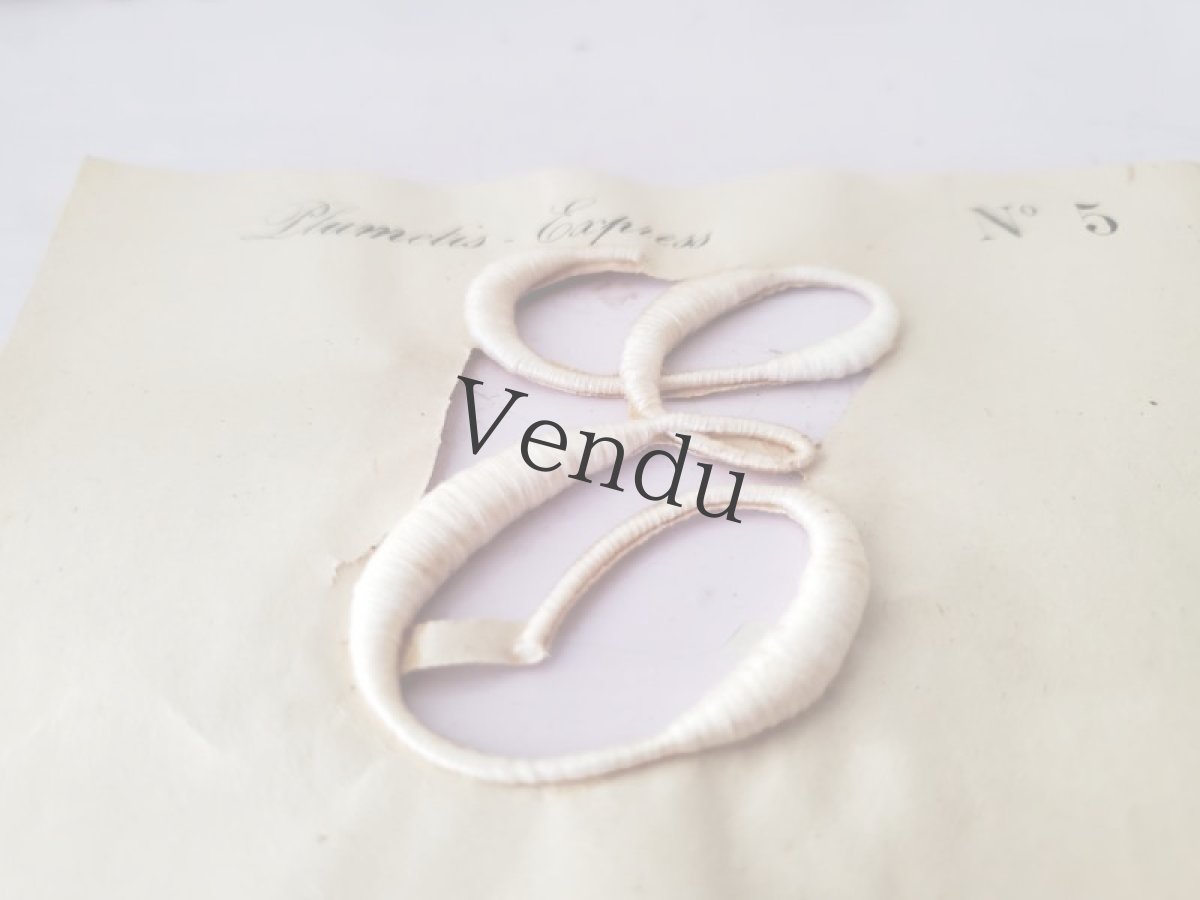 画像2: フランスアンティーク　Plumetis-Express 刺繍イニシャルシート "E" No.5 (2)