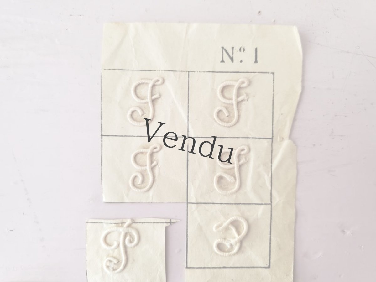 画像2: フランスアンティーク　Plumetis-Express 刺繍イニシャルシートセット "P" "F" No.1 (2)