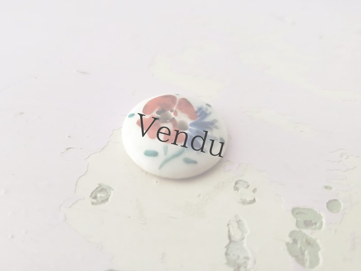 画像2: フランスヴィンテージ　陶器ボタン 手描きアネモネ 18mm (2)