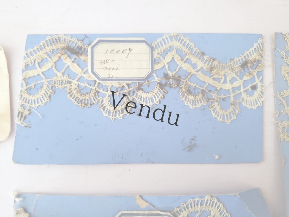 画像2: フランス 1890年 ラベル付きレースモチーフ 4点セット (2)