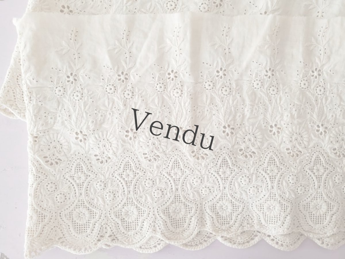 画像3: フランスアンティーク 円状 幅広 白糸刺繍スカラップレース 64(128)cm (3)