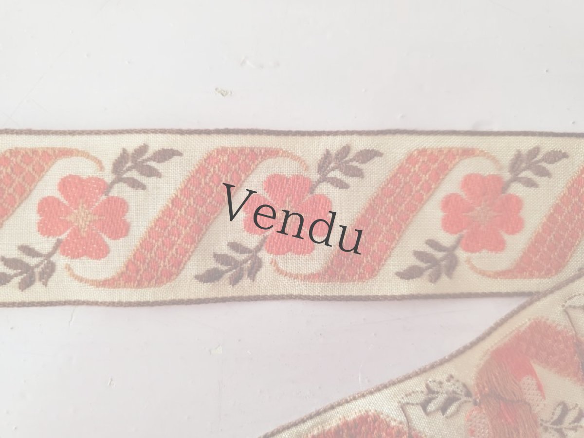 画像2: フランスヴィンテージ 刺繍リボン フォークロアな花柄 ベージュ 50cm〜 (2)