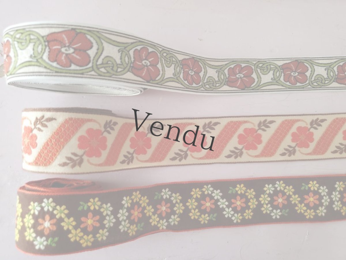 画像4: フランスヴィンテージ 刺繍リボン フォークロアな花柄 白 50cm〜 (4)