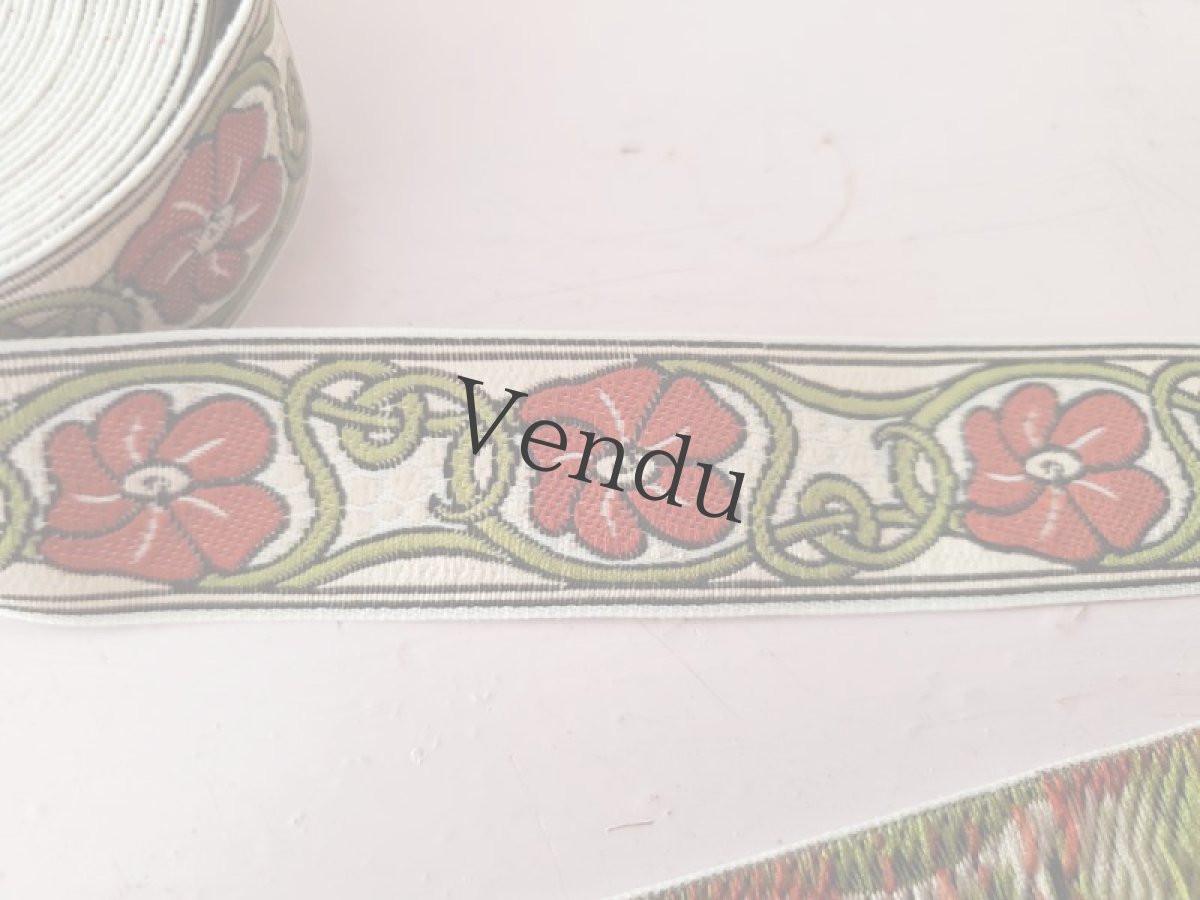 画像2: フランスヴィンテージ 刺繍リボン フォークロアな花柄 白 50cm〜 (2)