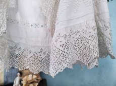 画像4: フランスヴィンテージ　子ども用ケープ Broderie Anglaise (4)