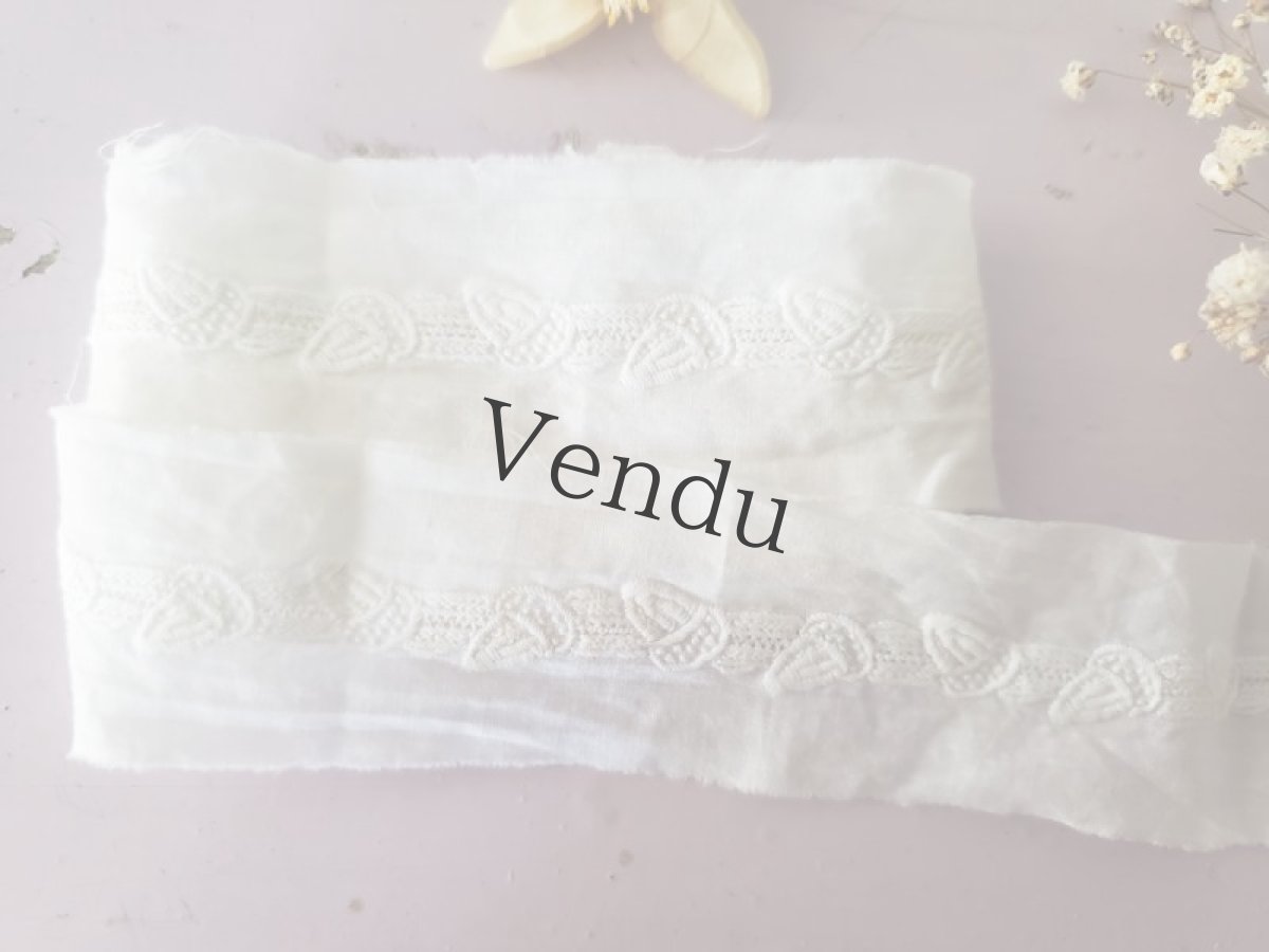 画像2: フランスヴィンテージ　白糸刺繍レースブレード どんぐり 86cm (2)