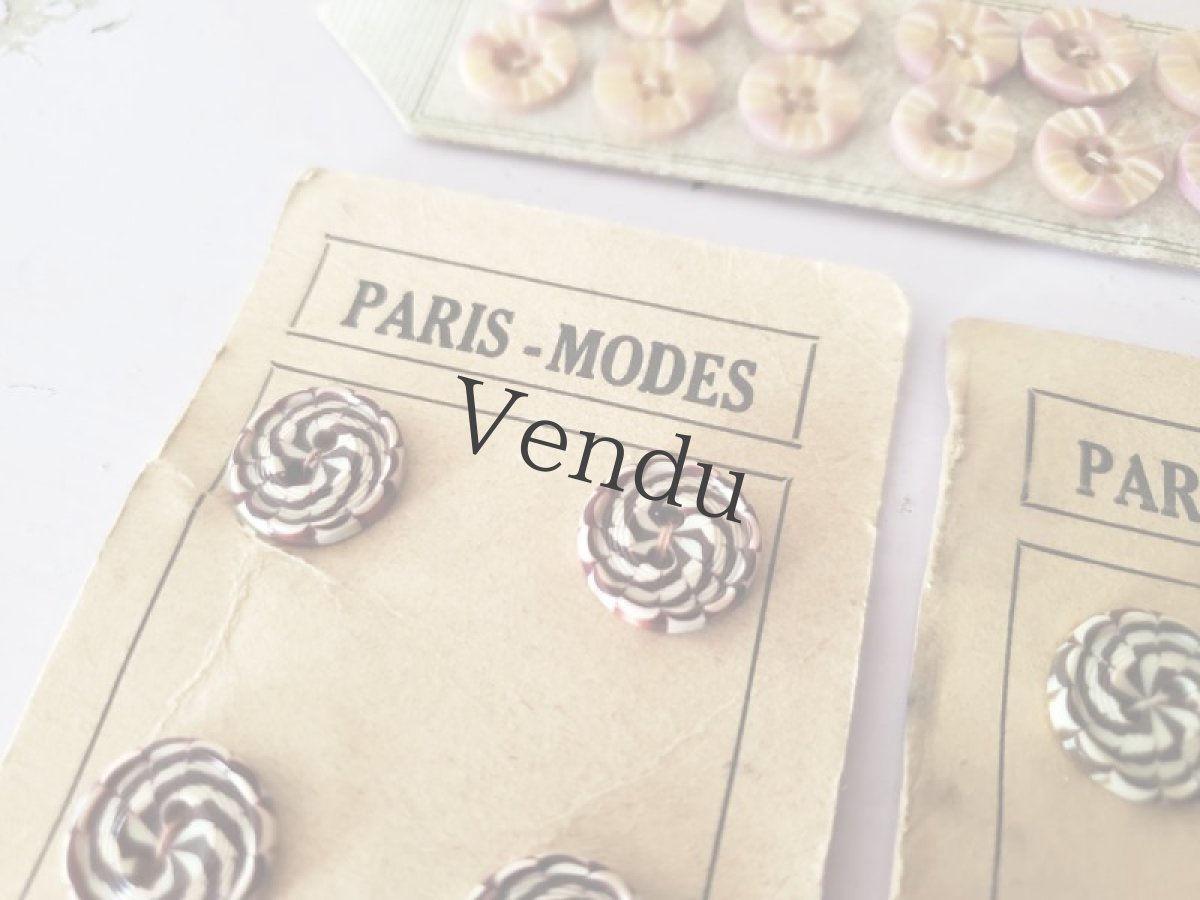 画像2: フランスアンティーク　ガラリットボタンシート 14mm ２枚セット (2)