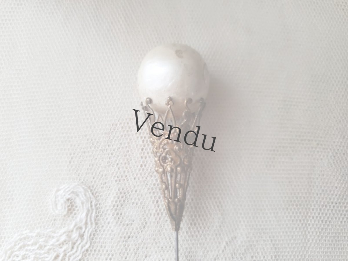 画像2: フランスアンティーク　メタル装飾パールのハットピン 12.5cm (2)