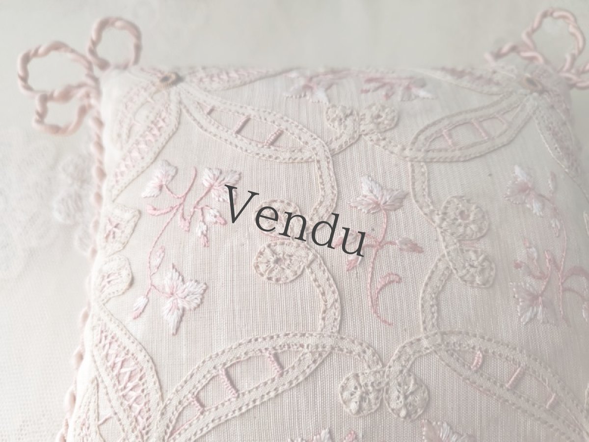 画像2: フランスアンティーク　ハットピン用 コード刺繍のピンクッション Rose (2)